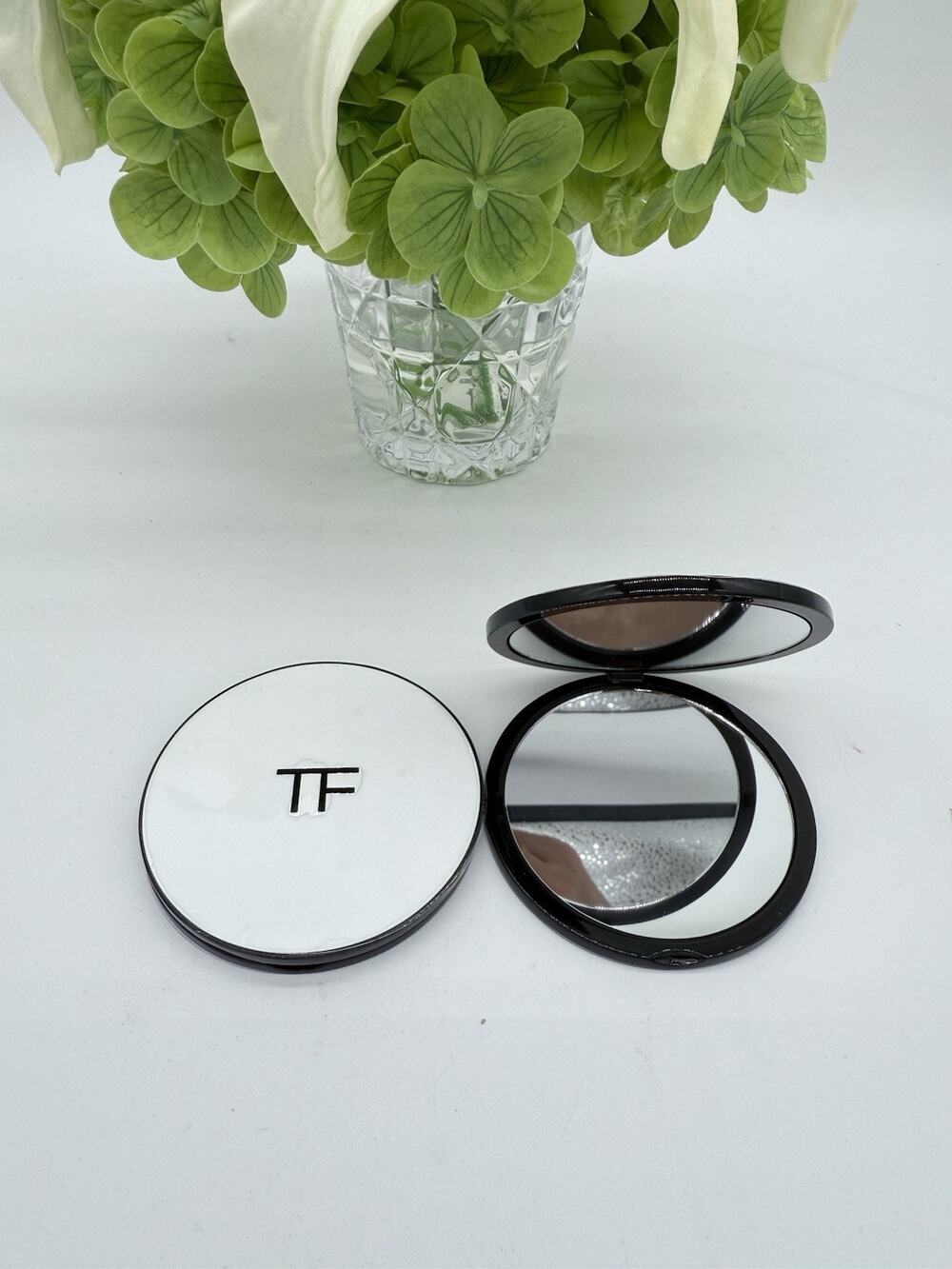 Tom Ford Dual Sides Compact Mirror Black / White 7cm * 0.7cm
